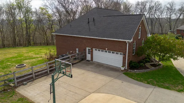 $679,500 | 2060 Hickory Drive, Springfield, TN 37172