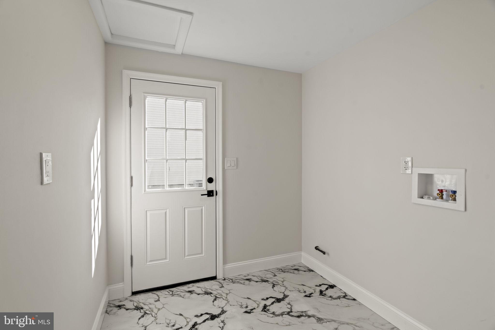 33 Millbridge Road Clementon, NJ 08021 - Photo 17 of 34 an empty room with window