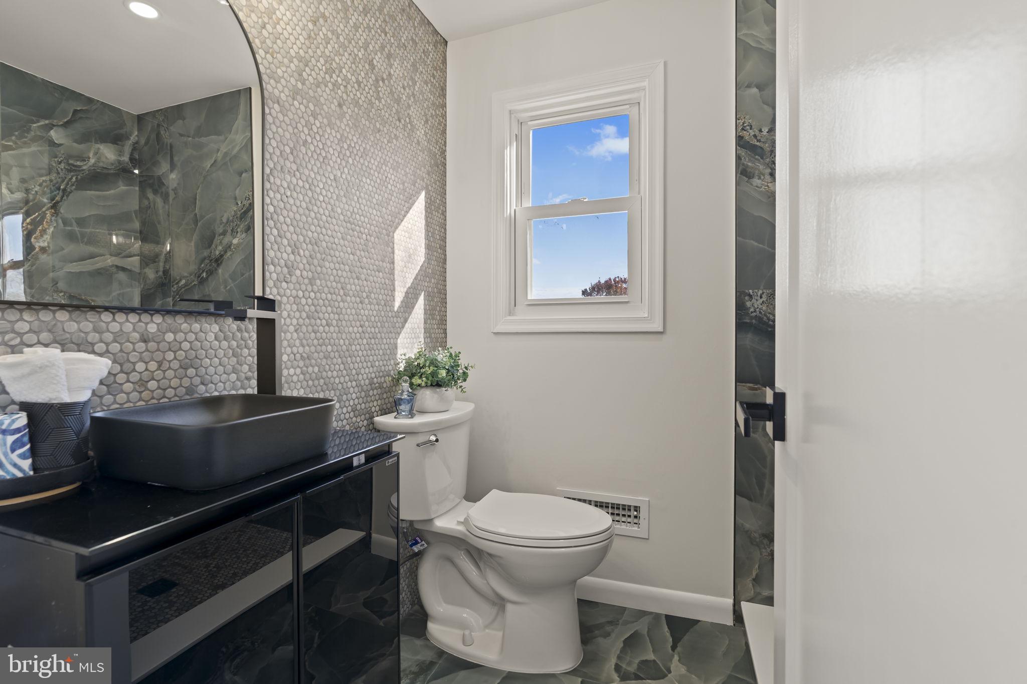 33 Millbridge Road Clementon, NJ 08021 - Photo 20 of 34 a bathroom with a toilet a sink and mirror