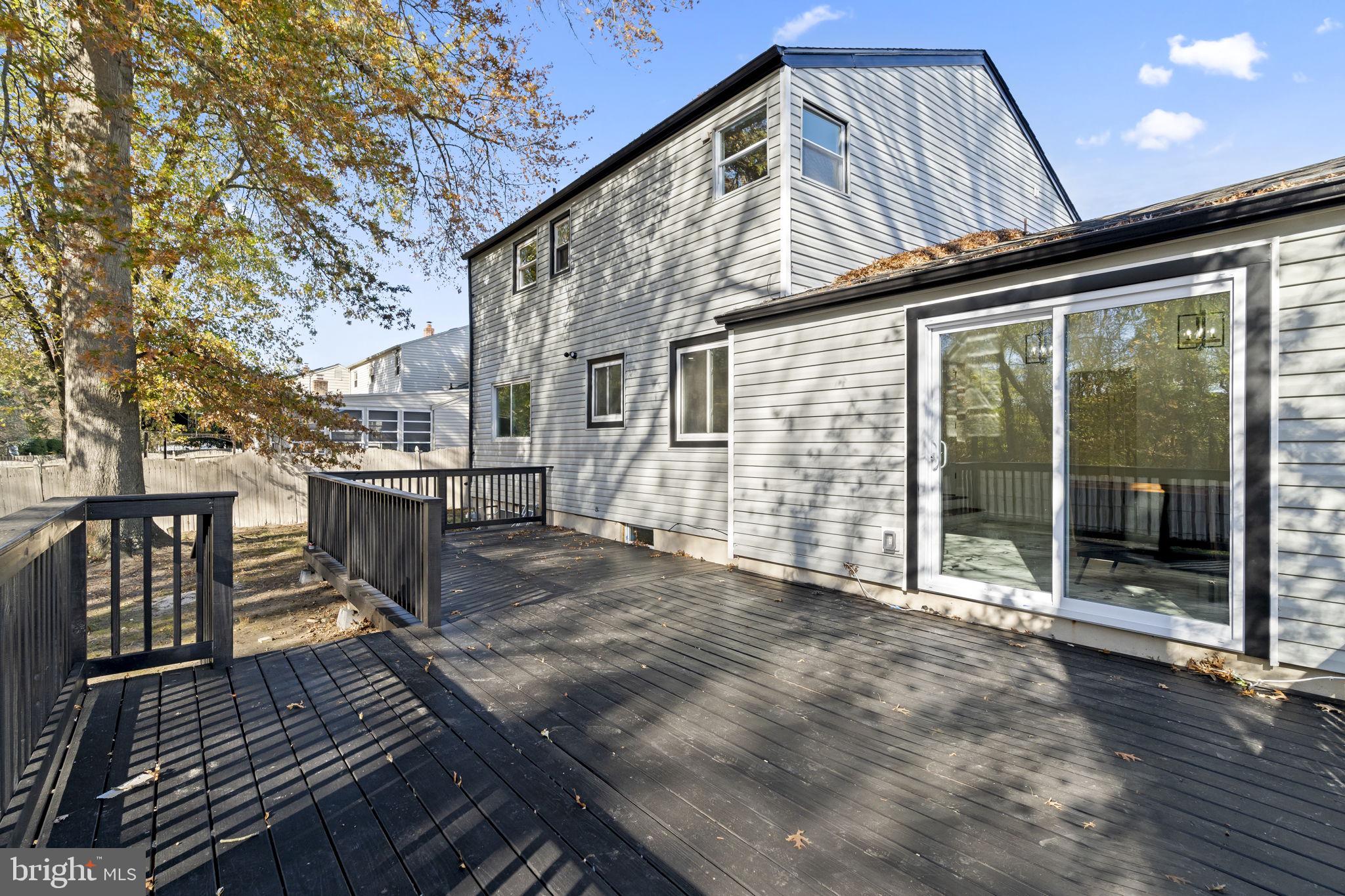 33 Millbridge Road Clementon, NJ 08021 - Photo 32 of 34 a front view of a house with a large window