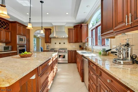 $1,300,000 | 916 Valley Road, Watchung, NJ 07069