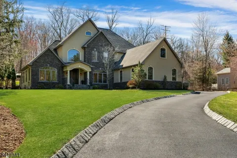 $1,300,000 | 916 Valley Road, Watchung, NJ 07069