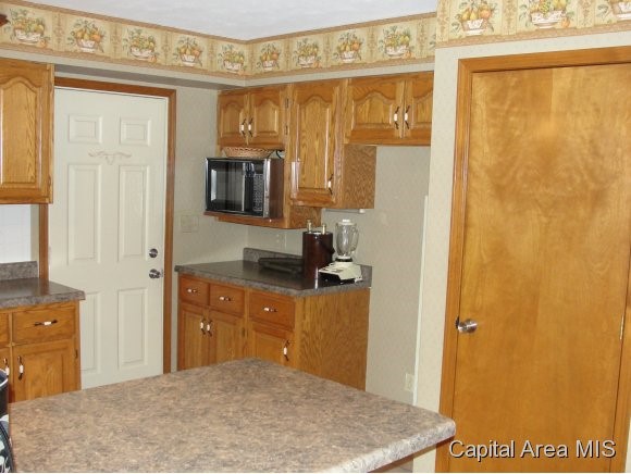 100 Walnut Valley Drive Springfield, IL 62707 - Photo 8 of 24