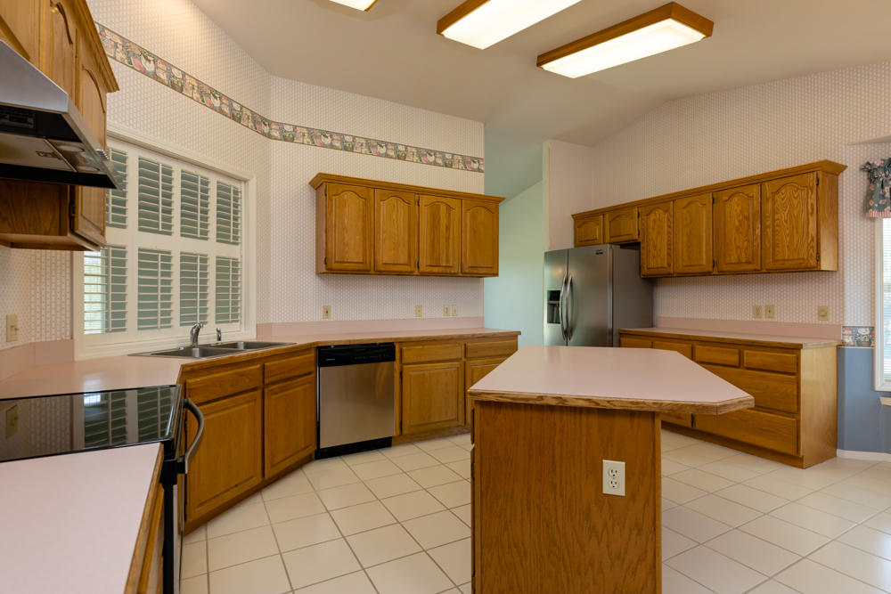 8906 Rockinghorse Lane Klamath Falls, OR 97603 - Photo 17 of 32 Kitchen