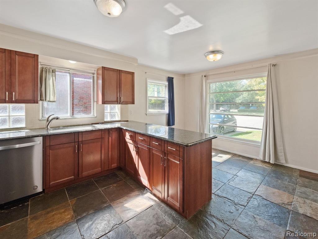4252 Greenfield Road Berkley, MI 48072 - Photo 13 of 30
