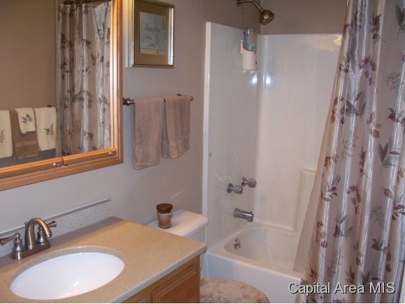 1613 Brenda Court Springfield, IL 62702 - Photo 8 of 15