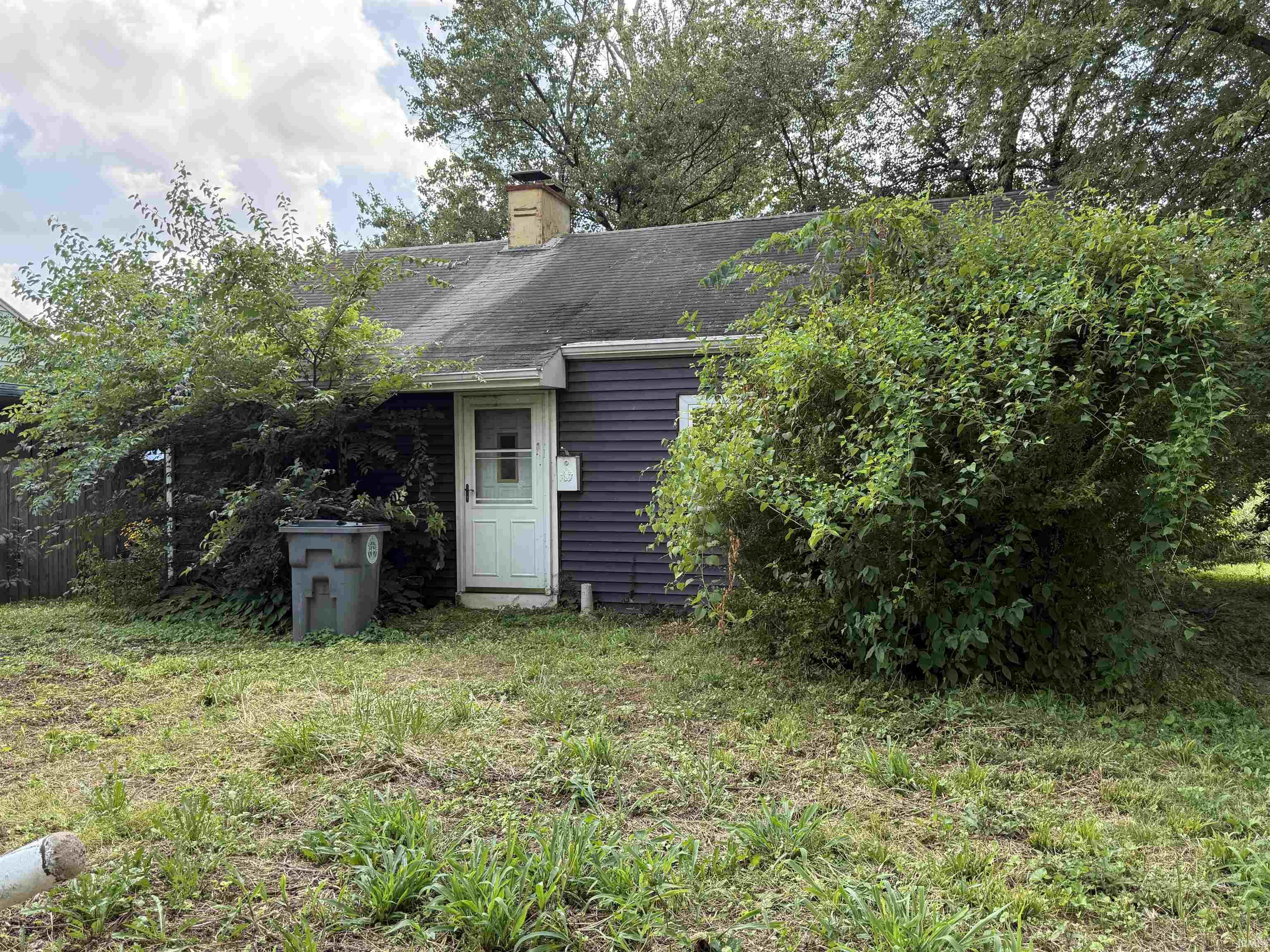 1525 Southeast Riverside Drive Evansville, IN 47713 - Photo 1 of 11