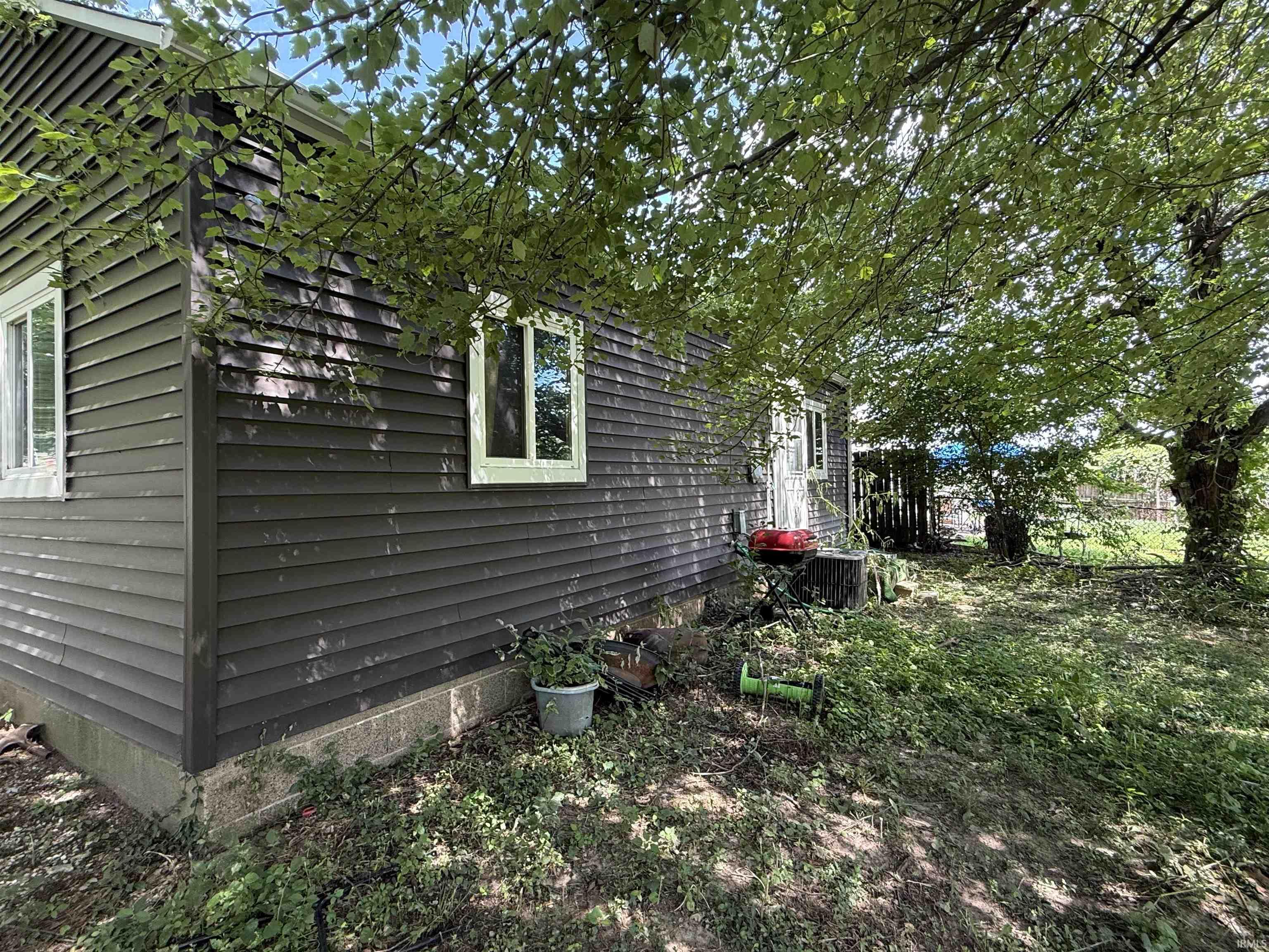 1525 Southeast Riverside Drive Evansville, IN 47713 - Photo 9 of 11