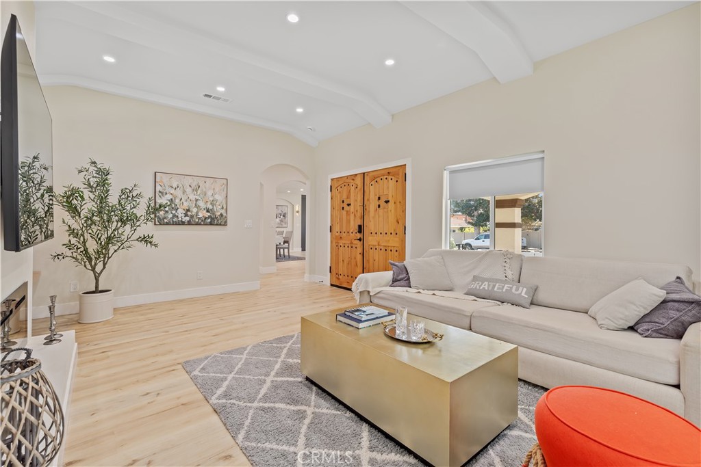 12426 Idaho Avenue Los Angeles, CA 90025 - Photo 4 of 47