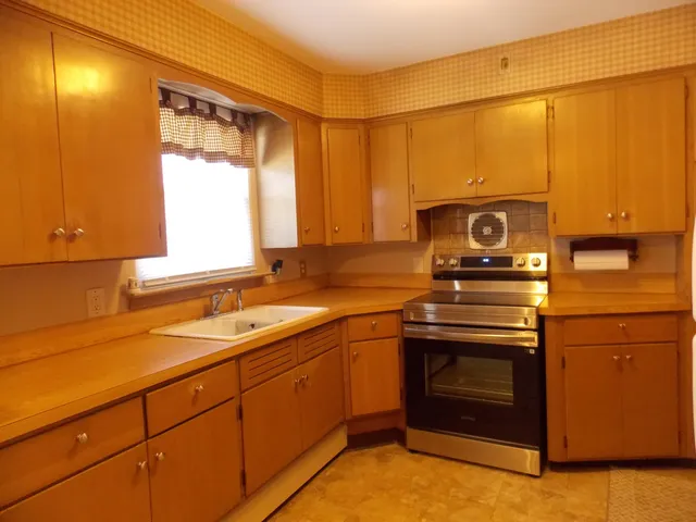 $129,900 | 1032 Sutton Street, Saginaw, MI 48602