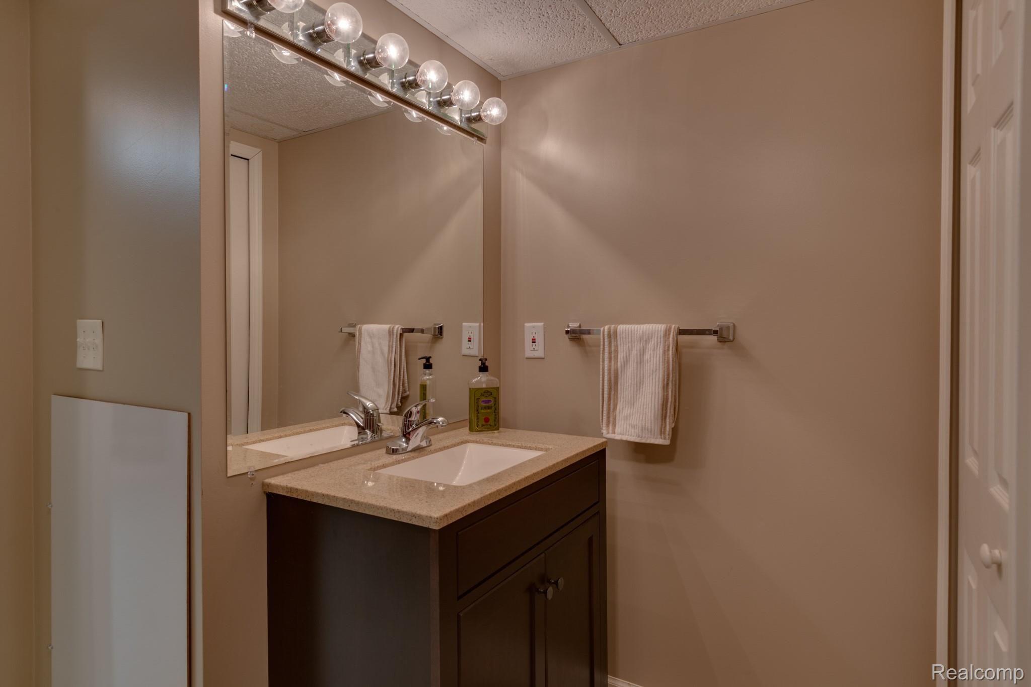 3635 Joshua Drive Rochester, MI 48307 - Photo 39 of 48 M10A0186_3635 Joshua Dr__2048x1365.jpg