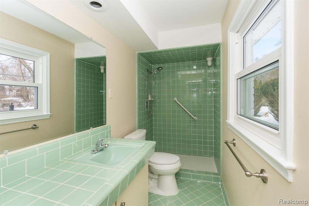 1655 Kingsmere Circle Rochester Hills, MI 48309 - Photo 25 of 34