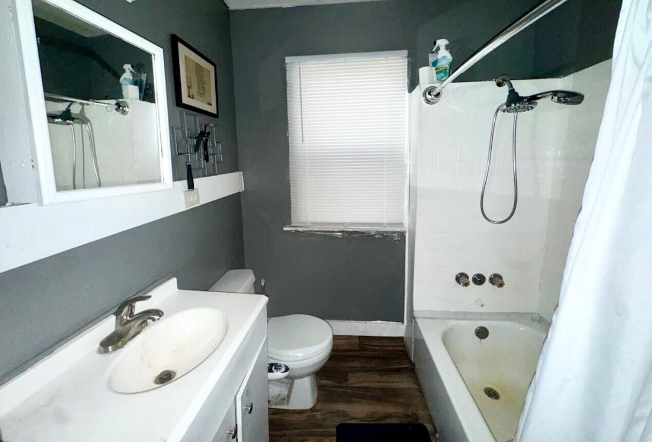 18191 Russell Highland Park, MI 48203 - Photo 2 of 10 2