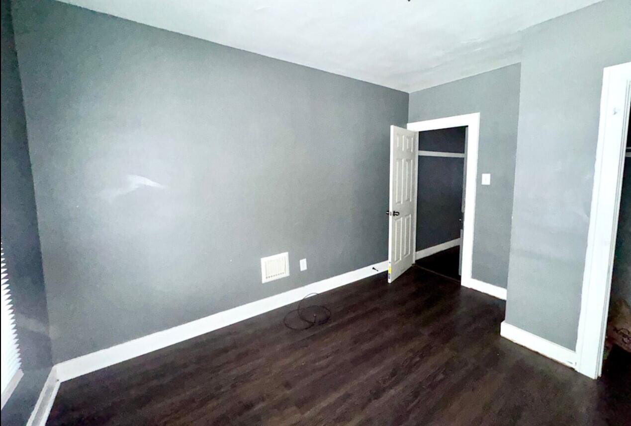 18191 Russell Highland Park, MI 48203 - Photo 3 of 10 3