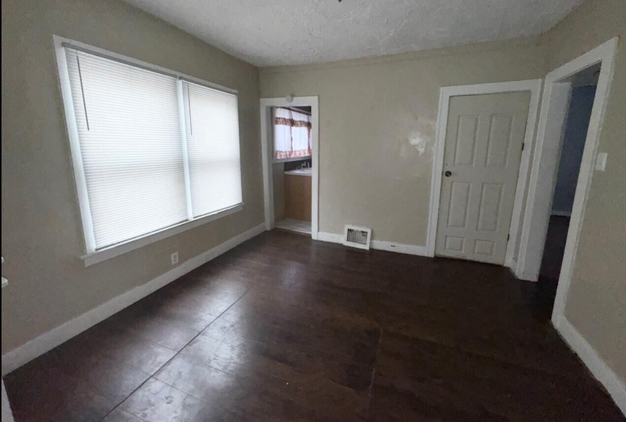 18191 Russell Highland Park, MI 48203 - Photo 4 of 10 4