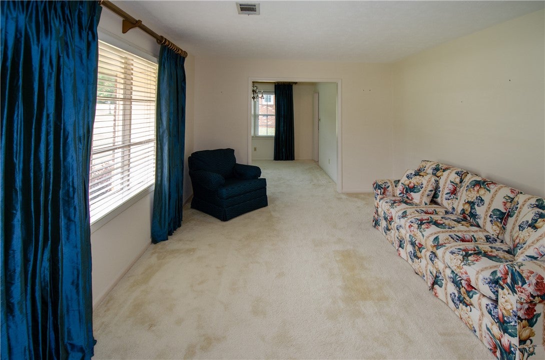 1809 Oak Bowery Road Opelika, AL 36801 - Photo 12 of 35 Living Room