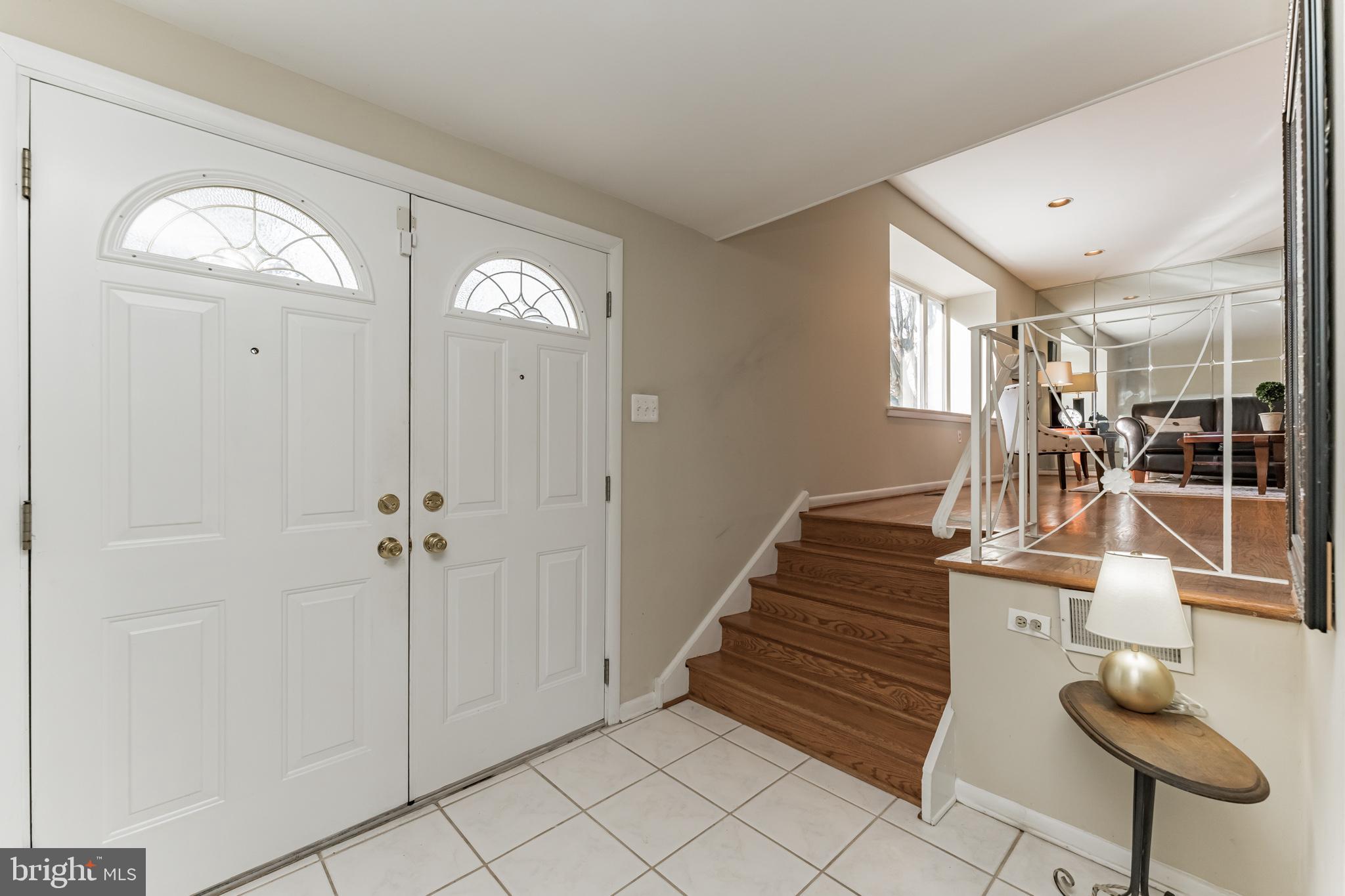505 Pinewood Road Philadelphia, PA 19116 - Photo 3 of 30 Entry Foyer
