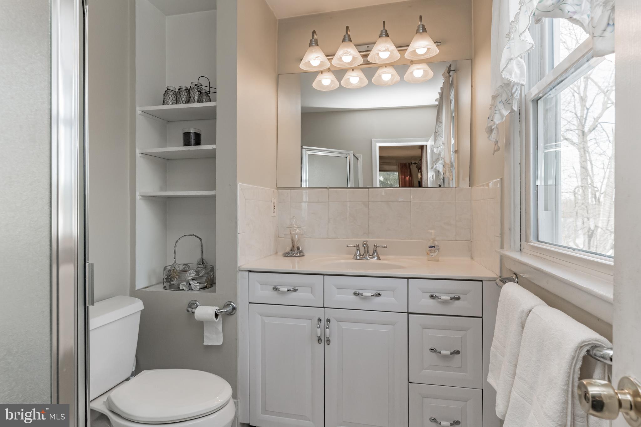 505 Pinewood Road Philadelphia, PA 19116 - Photo 22 of 30 Master Bath