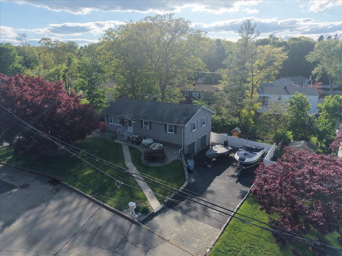31 Center Street Butler, NJ 07405 - Photo 3 of 50