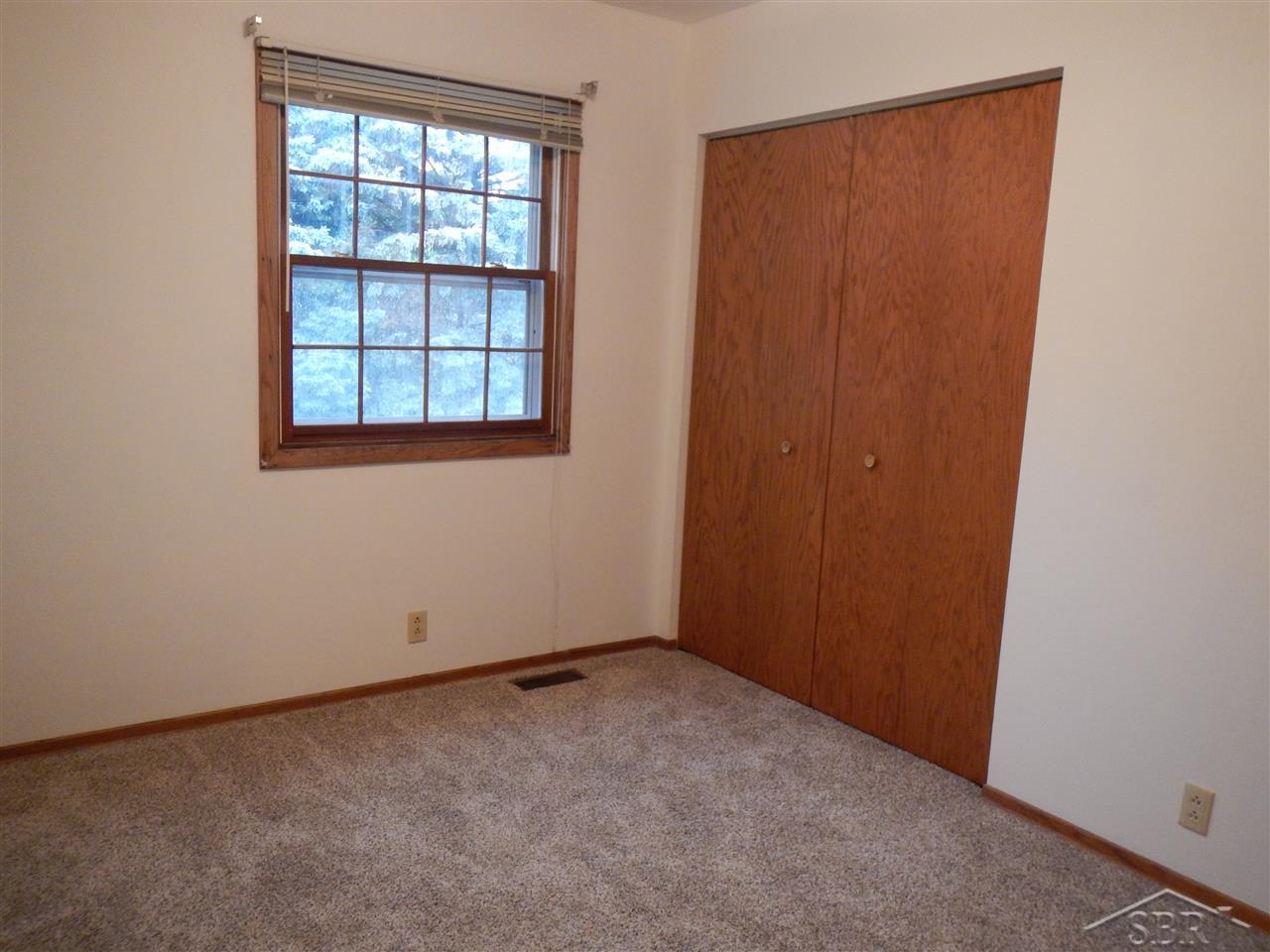 2143 South Graham Road Saginaw, MI 48609 - Photo 22 of 31 Bedroom 2