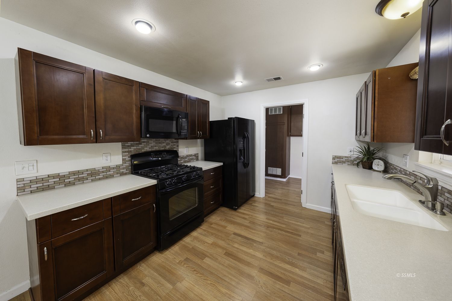 705 West Graaf Avenue Ridgecrest, CA 93555 - Photo 9 of 24