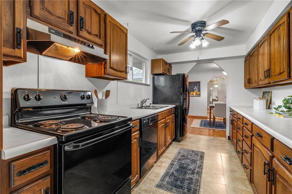 2052 Hulton Road Verona, PA 15147 - Photo 9 of 47