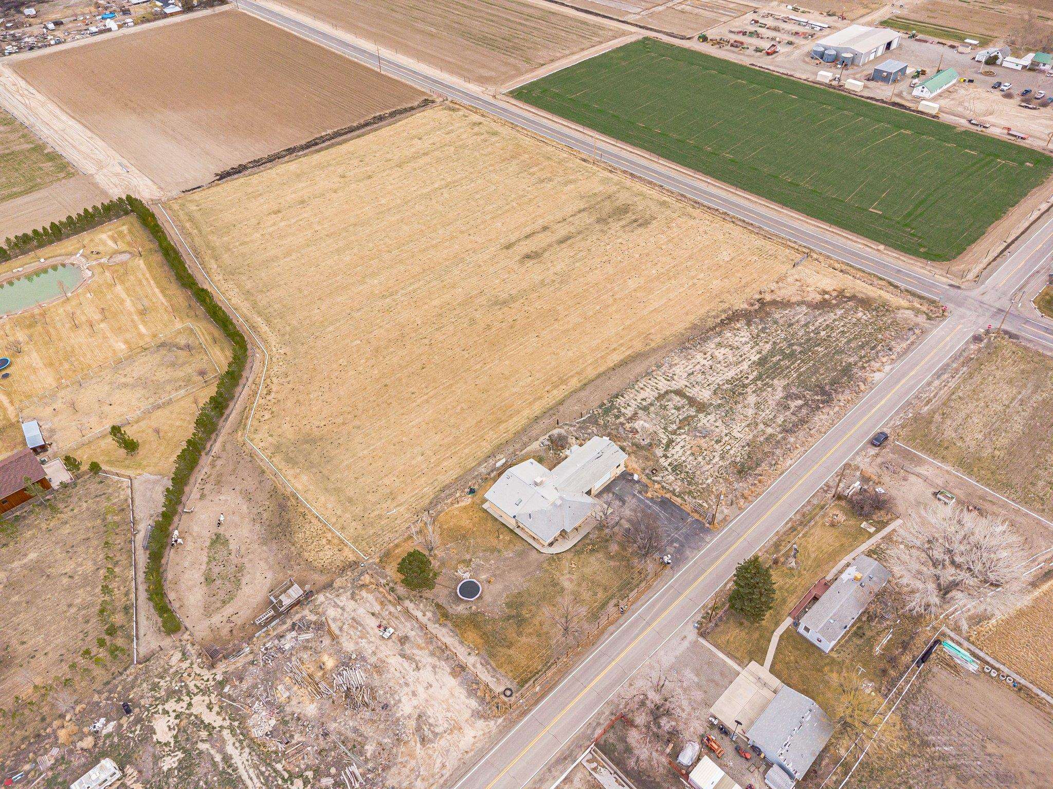 1895 L Road Fruita, CO 81521 - Photo 7 of 29 a view of a back yard of the house