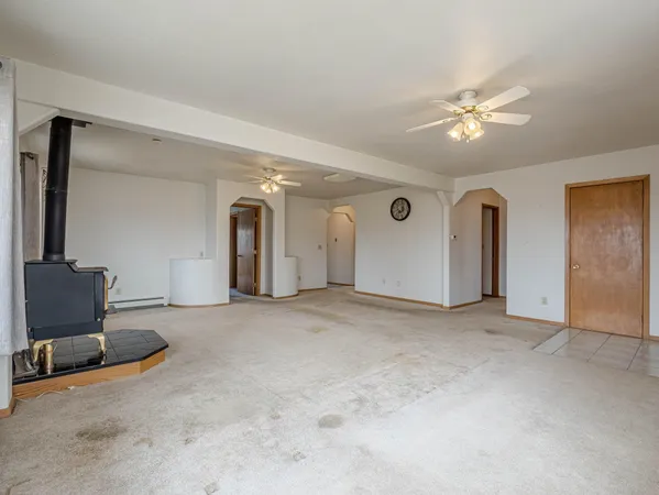 a view of a livingroom with furniture and a ceiling fan