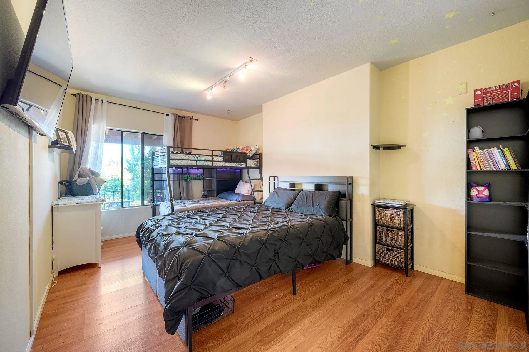1419 Rimrock Drive Escondido, CA 92027 - Photo 33 of 47 Large bedroom in ADU