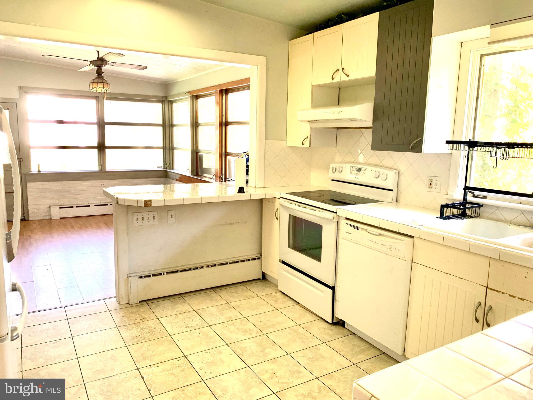 610 Hawks Bridge Road Penns Grove, NJ 08069 - Photo 4 of 13