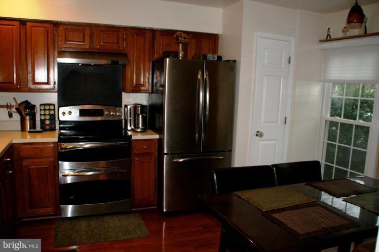 8212 Maple Ridge Avenue Springfield, VA 22153 - Photo 2 of 14 Kitchen