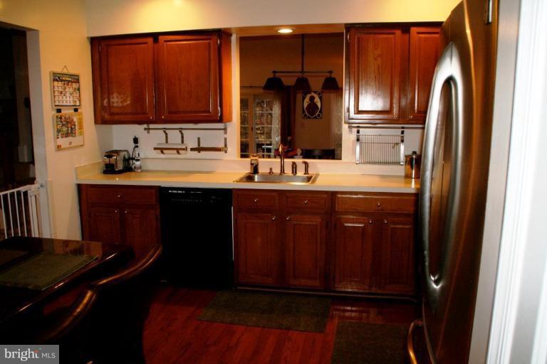 8212 Maple Ridge Avenue Springfield, VA 22153 - Photo 3 of 14 Kitchen #2
