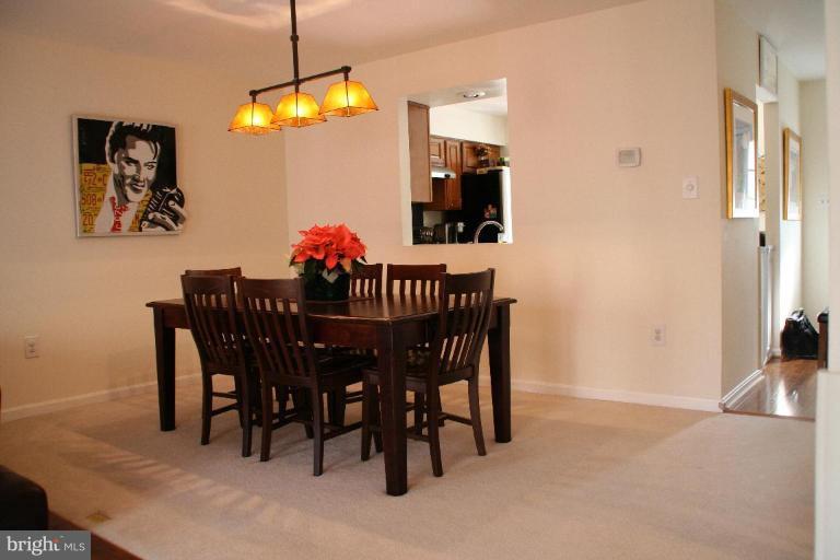 8212 Maple Ridge Avenue Springfield, VA 22153 - Photo 4 of 14 Dining Area