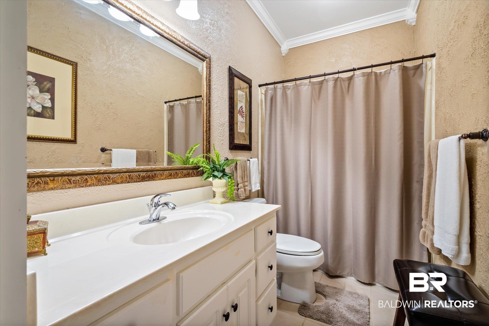 9508 Chamberlain Lane Daphne, AL 36526 - Photo 25 of 32 BR 4 - En suite Bathroom