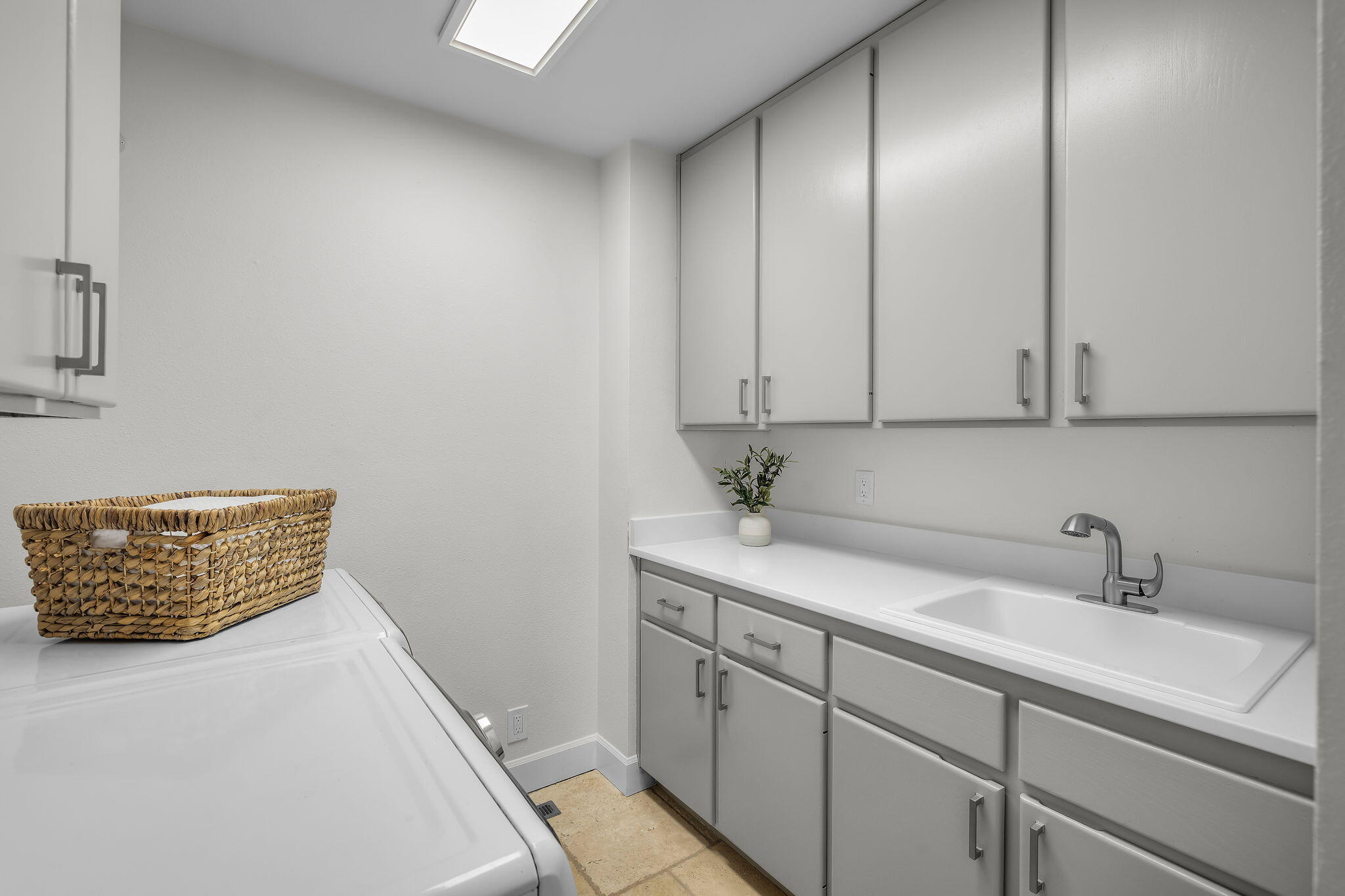 62472 Quail Ridge Road Bend, OR 97701 - Photo 22 of 50 Laundry