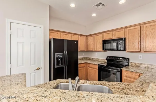 $2,200 | 2530 West Lewis And Clark Trail, Phoenix, AZ 85086