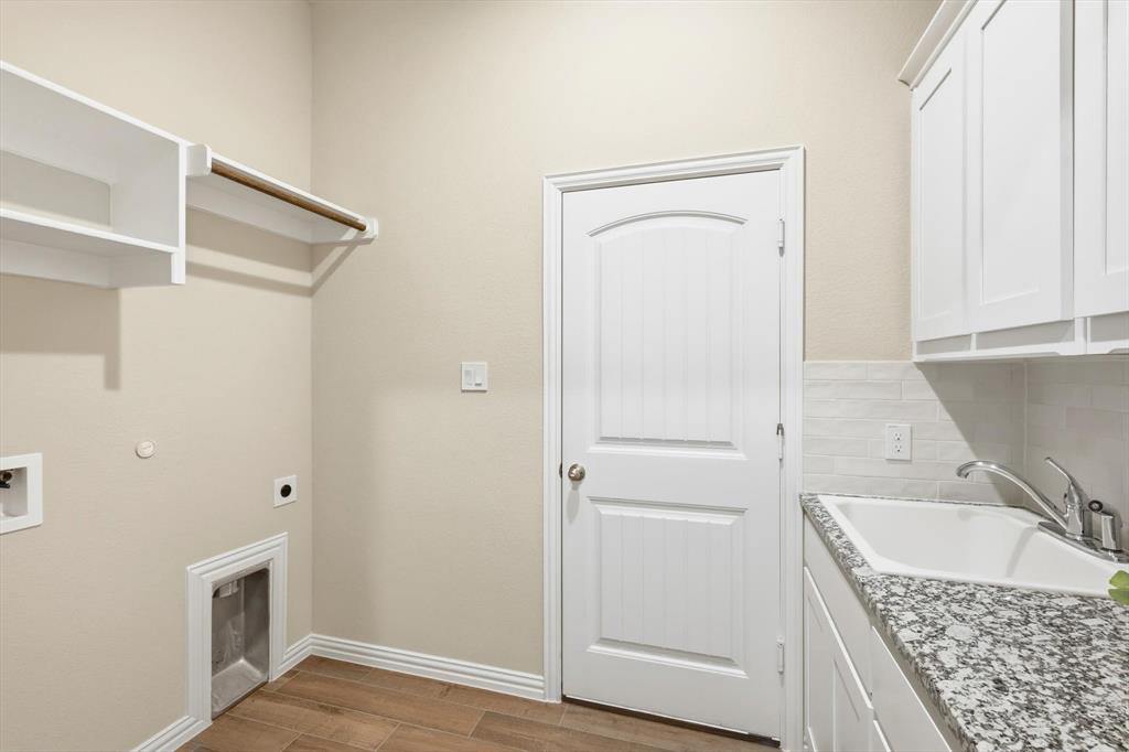 139 Steppes Court Decatur, TX 76234 - Photo 19 of 40 a bathroom with a granite countertop sink and a mirror