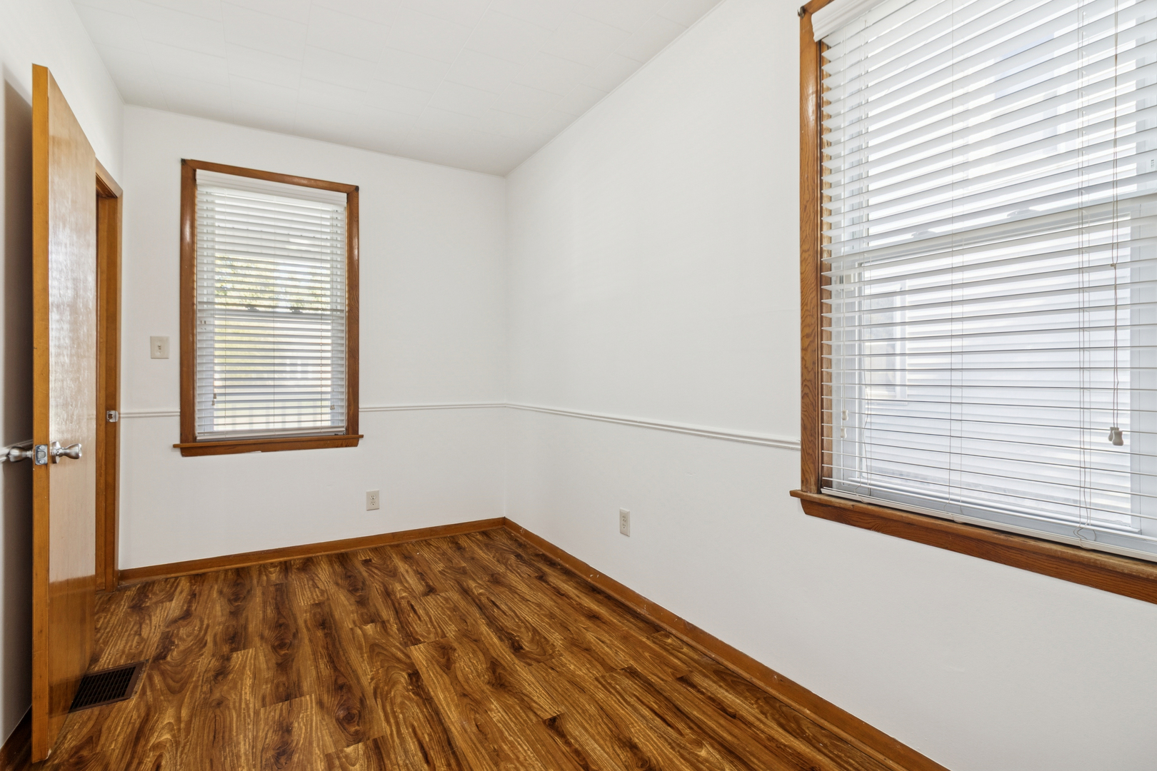 392 West Exchange Street Crete, IL 60417 - Photo 4 of 18 Gallery Image 4