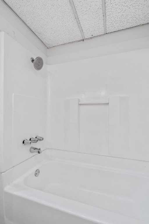 4105 Speedway, Unit 203 Austin, TX 78751 - Photo 9 of 12 a bathroom with a bathtub