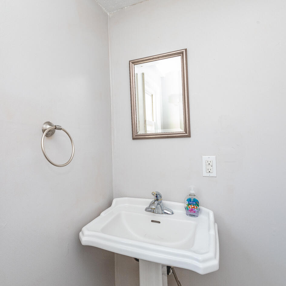 757 Crescent Road Jackson, MI 49203 - Photo 25 of 40 5R9A0079