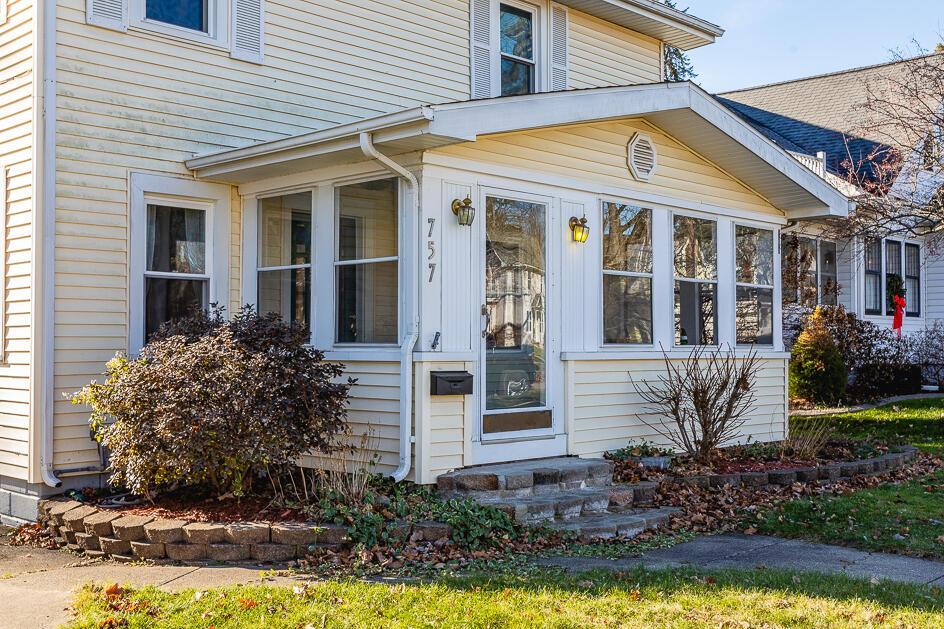 757 Crescent Road Jackson, MI 49203 - Photo 4 of 40 5R9A0045