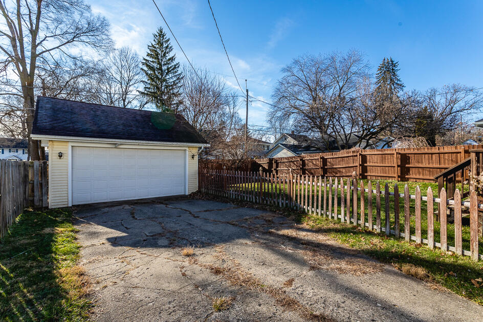 757 Crescent Road Jackson, MI 49203 - Photo 6 of 40 5R9A0047