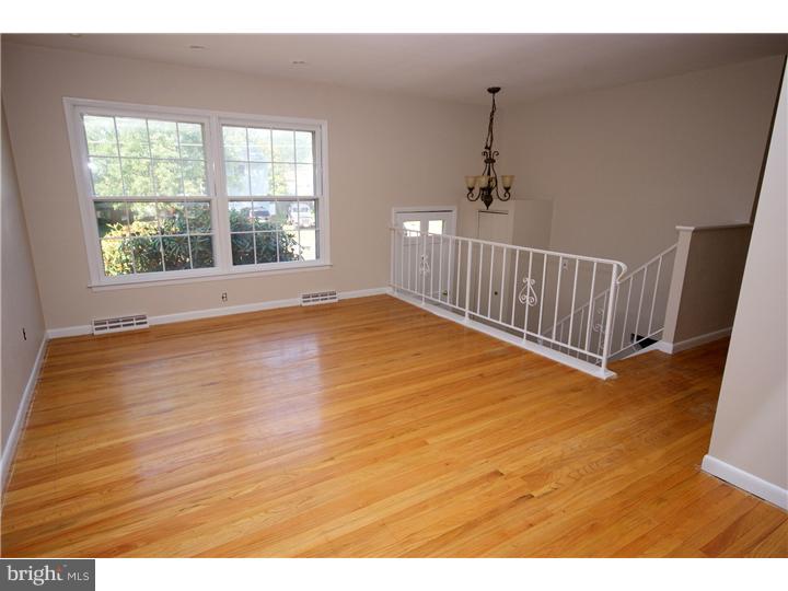 17 Wexford Road Gibbsboro, NJ 08026 - Photo 10 of 24 Living Room