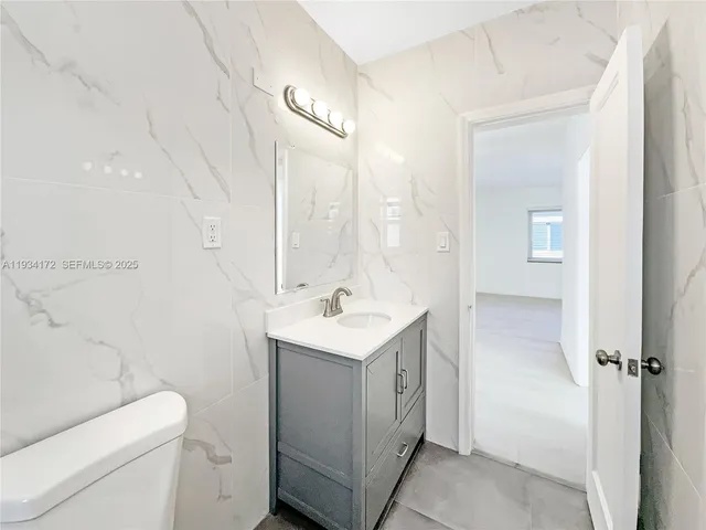 $1,900 | 955 Bay Drive, Unit 4, Miami Beach, FL 33141