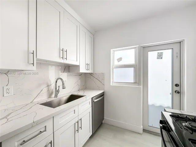 $1,900 | 955 Bay Drive, Unit 4, Miami Beach, FL 33141