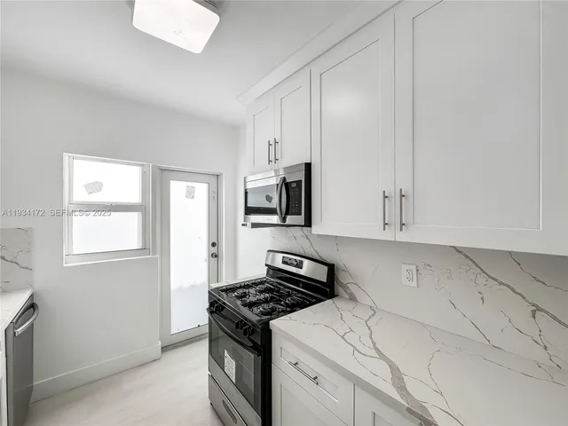 $1,900 | 955 Bay Drive, Unit 4, Miami Beach, FL 33141