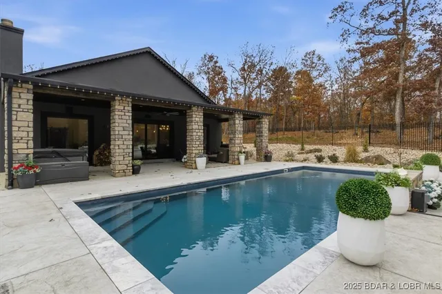 $1,250,000 | 480 Ridge Circle, Sunrise Beach, MO 65079