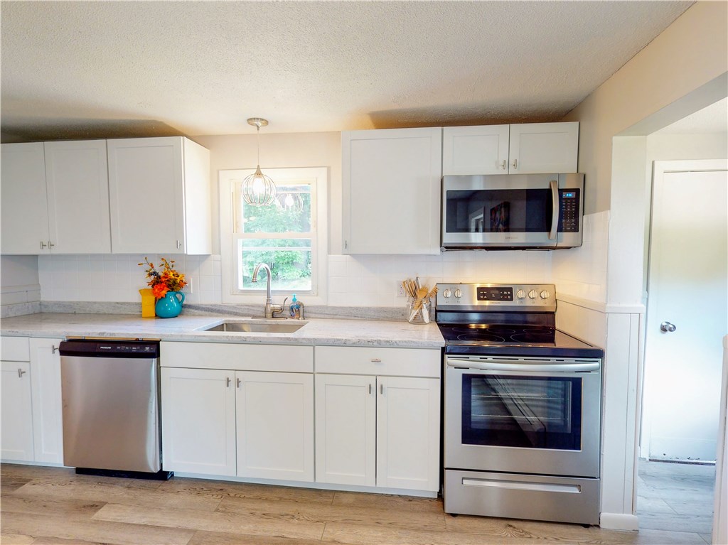 157 Larch Street Woonsocket, RI 02895 - Photo 6 of 8