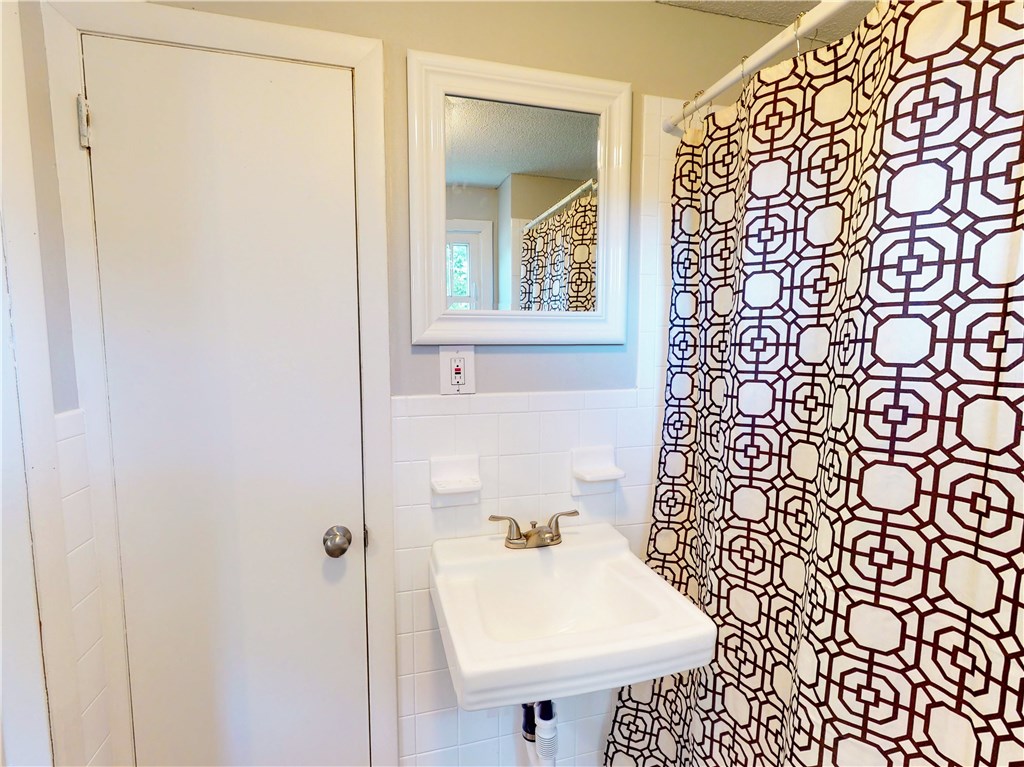 157 Larch Street Woonsocket, RI 02895 - Photo 8 of 8
