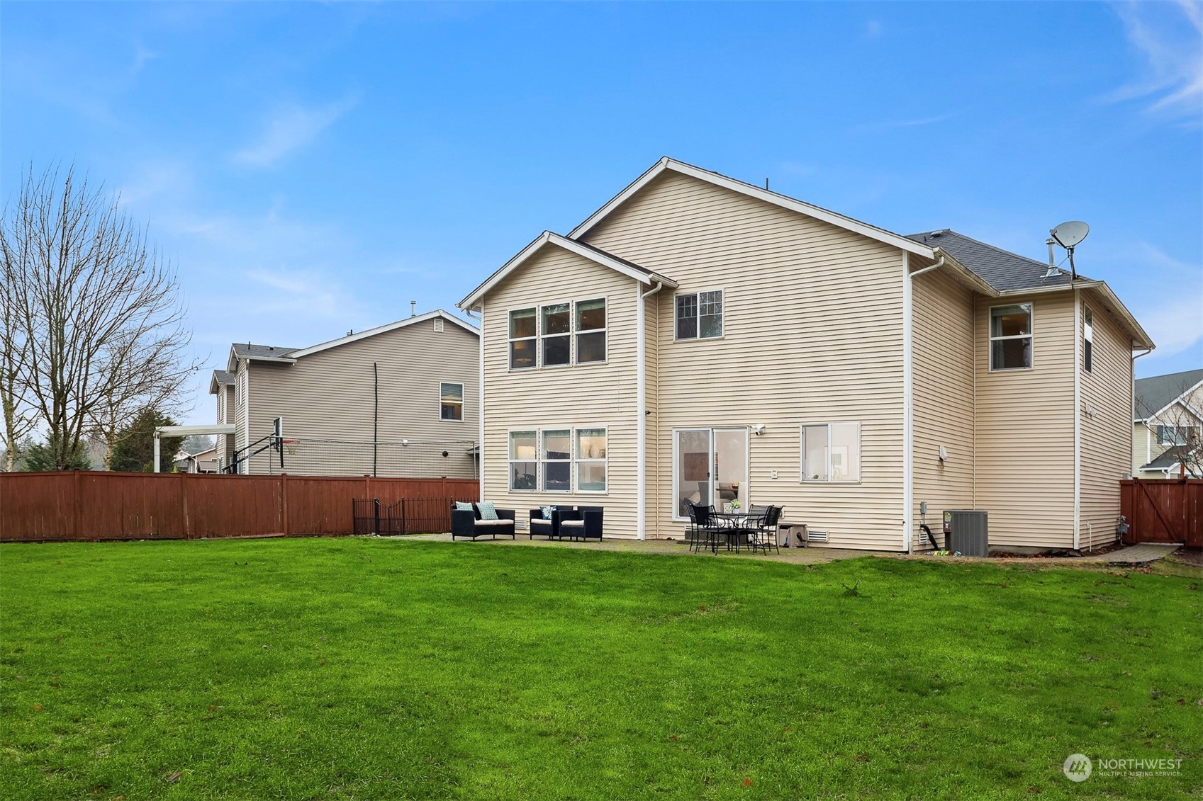 3205 Southeast 4th Street Renton, WA 98056 - Photo 36 of 38 a front view of house with yard and green space